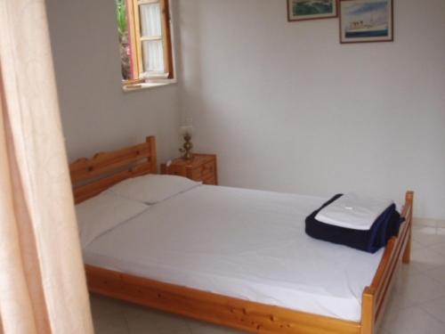 The Schoolmistress With The Golden Eyes, Studios & Rooms Mythimna Room photo